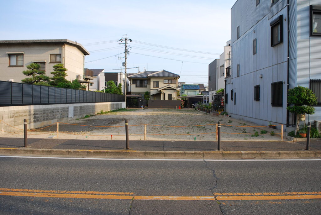 白でまとめた、程よい距離の家（デモ） 施工前