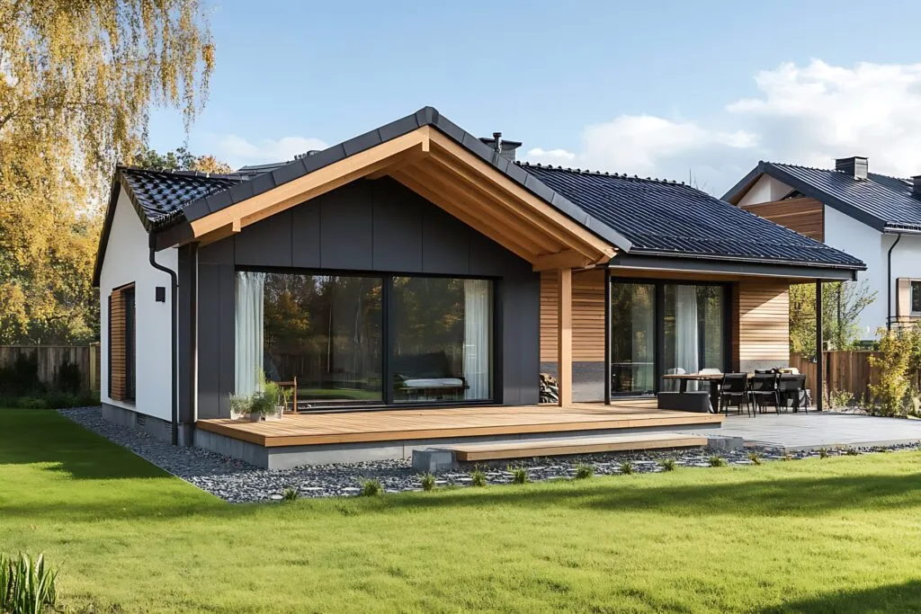 黒と木を組み合わせた住まいの外観